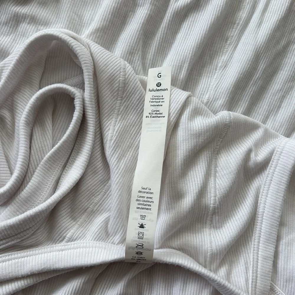 lululemon athletica lightweight sleeveless